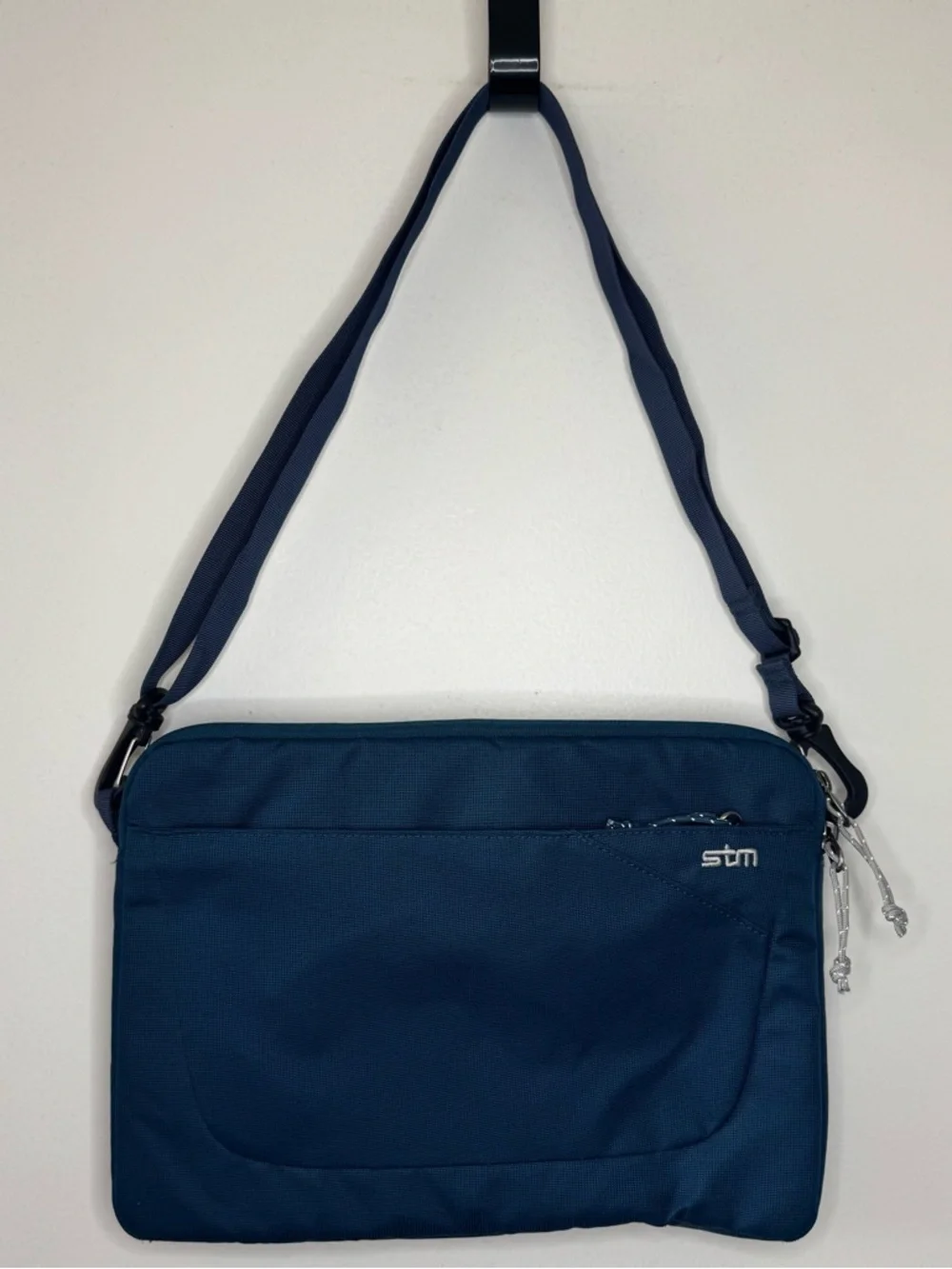 STM Blazer Padded Laptop Electronics Case Bag Storm Blue 9 X 13 EUC Messenger